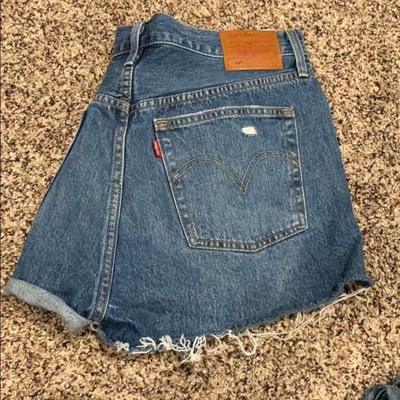 Levi’s 501 distress shorts W31 - Picture 3 of 5